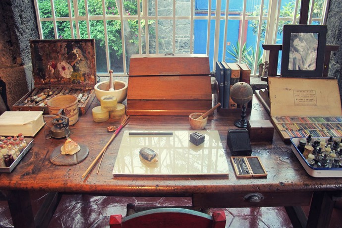 Frida Kahlo desk