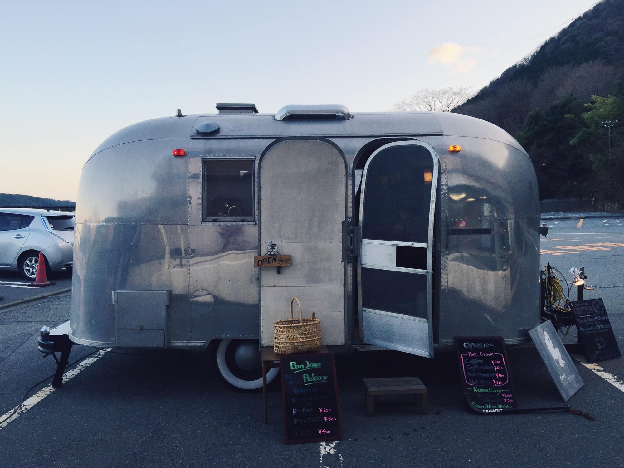 Instagramming Japan - caravan cafe in Hakone